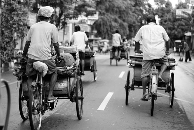 Op traditionele Becak fietstaxi's in Indonesië